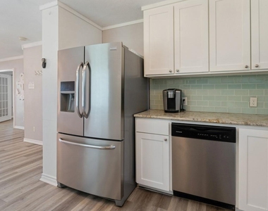 140 Lynn Creek Drive - Photo Thumbnail 9