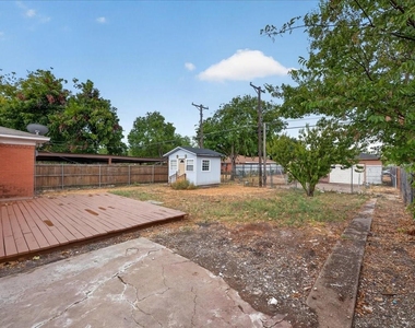 1919 Yucca Drive - Photo Thumbnail 22