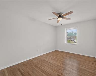 1919 Yucca Drive - Photo Thumbnail 12