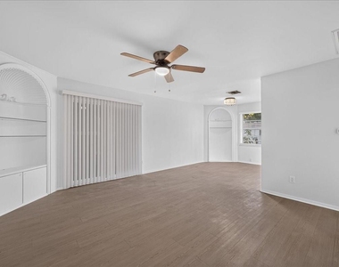 1919 Yucca Drive - Photo Thumbnail 10