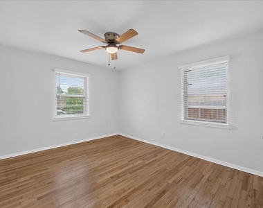1919 Yucca Drive - Photo Thumbnail 14