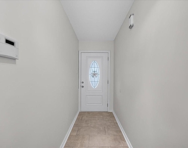 1919 Yucca Drive - Photo Thumbnail 3