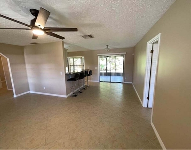 1315 Se Petunia Avenue - Photo Thumbnail 8