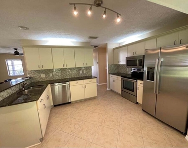 1315 Se Petunia Avenue - Photo Thumbnail 16