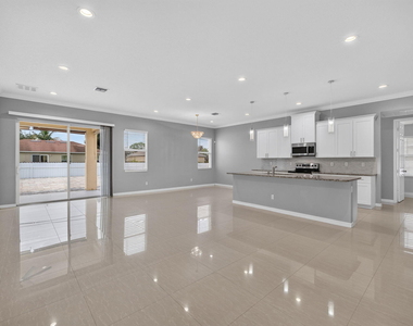 431 Sw Molloy Street - Photo Thumbnail 2