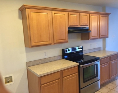 6908 Planters Row Drive - Photo Thumbnail 4