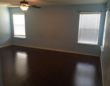 6908 Planters Row Drive - Photo Thumbnail 15