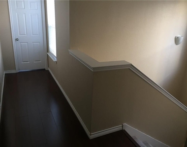 6908 Planters Row Drive - Photo Thumbnail 20