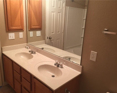 6908 Planters Row Drive - Photo Thumbnail 18