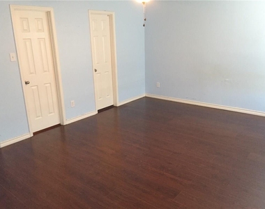 6908 Planters Row Drive - Photo Thumbnail 13