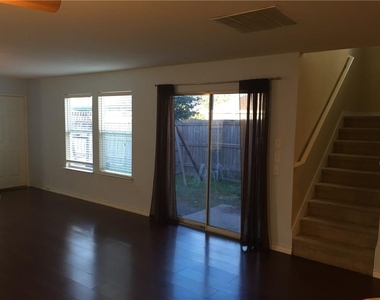 6908 Planters Row Drive - Photo Thumbnail 8