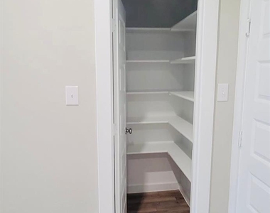 2533 Gaulding Street - Photo Thumbnail 6