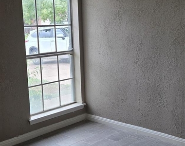 1702 Pisces Street - Photo Thumbnail 2