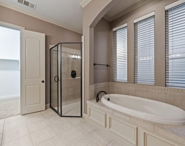 1516 Silverleaf Drive - Photo Thumbnail 21
