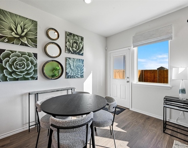204 Tall Cedar Way - Photo Thumbnail 12