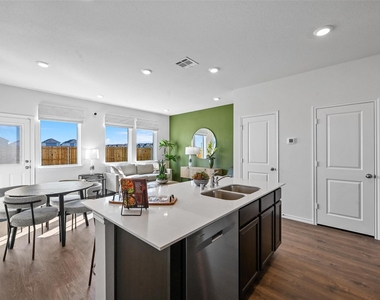 204 Tall Cedar Way - Photo Thumbnail 9