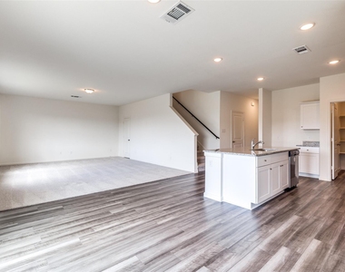5516 Brownstone Lane - Photo Thumbnail 8