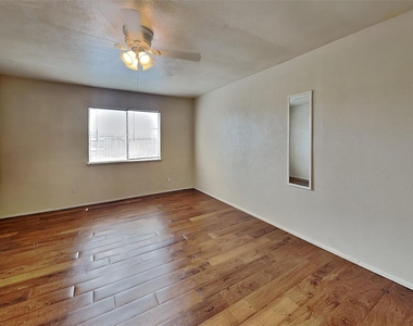 7313 Pineberry Road - Photo Thumbnail 9