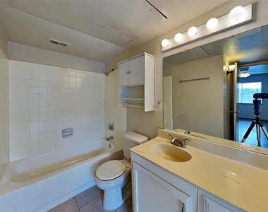 7313 Pineberry Road - Photo Thumbnail 10