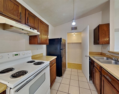7313 Pineberry Road - Photo Thumbnail 5