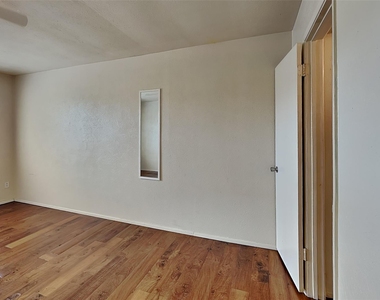 7313 Pineberry Road - Photo Thumbnail 12