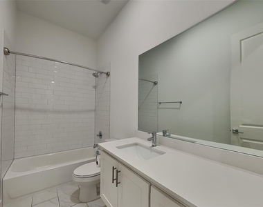 112 E Oscar Drive - Photo Thumbnail 11