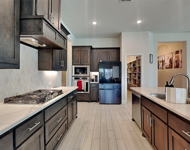 335 Chapel Hill Drive - Photo Thumbnail 3