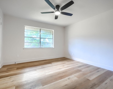 4049 Alicante Avenue - Photo Thumbnail 14