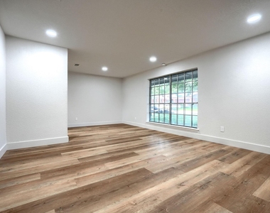 4049 Alicante Avenue - Photo Thumbnail 12