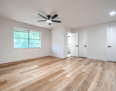 4049 Alicante Avenue - Photo Thumbnail 7