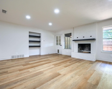 4049 Alicante Avenue - Photo Thumbnail 9
