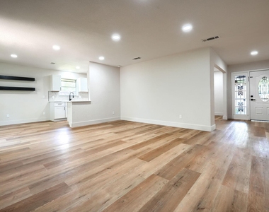 4049 Alicante Avenue - Photo Thumbnail 4