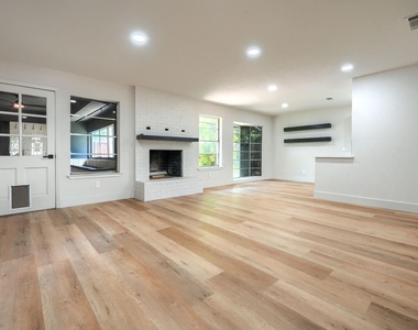 4049 Alicante Avenue - Photo Thumbnail 5