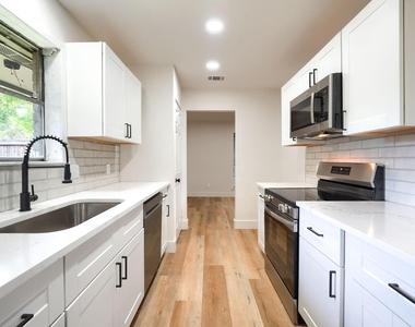 4049 Alicante Avenue - Photo Thumbnail 2