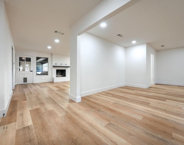 4049 Alicante Avenue - Photo Thumbnail 8