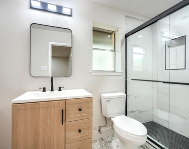 4049 Alicante Avenue - Photo Thumbnail 13
