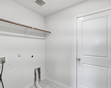 1003 Stage Coach Lane - Photo Thumbnail 21