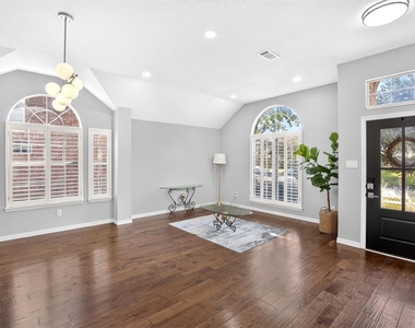 10908 Shadow Brook Lane - Photo Thumbnail 3