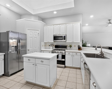 10908 Shadow Brook Lane - Photo Thumbnail 15
