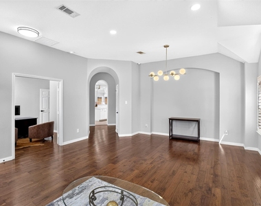 10908 Shadow Brook Lane - Photo Thumbnail 6