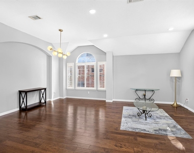 10908 Shadow Brook Lane - Photo Thumbnail 4