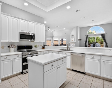 10908 Shadow Brook Lane - Photo Thumbnail 14