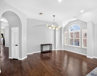 10908 Shadow Brook Lane - Photo Thumbnail 5