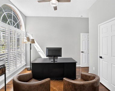 10908 Shadow Brook Lane - Photo Thumbnail 7