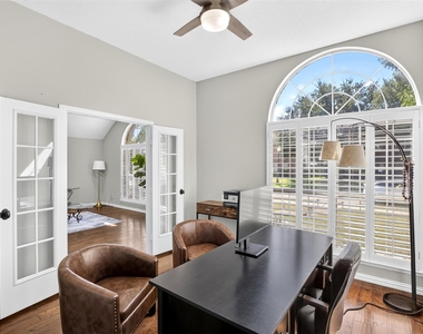 10908 Shadow Brook Lane - Photo Thumbnail 8