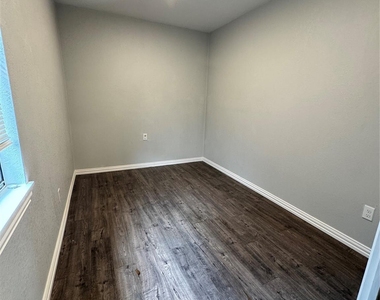 4225 Sue Court - Photo Thumbnail 10