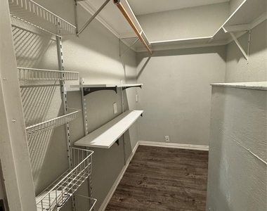 4225 Sue Court - Photo Thumbnail 6