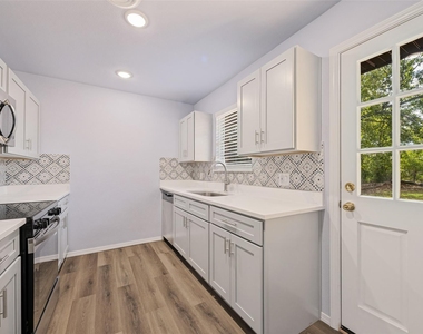 1214 W Morgan Street - Photo Thumbnail 6