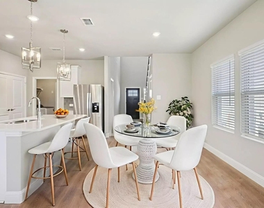 525 Blanton Street - Photo Thumbnail 13