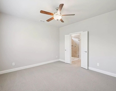 525 Blanton Street - Photo Thumbnail 19